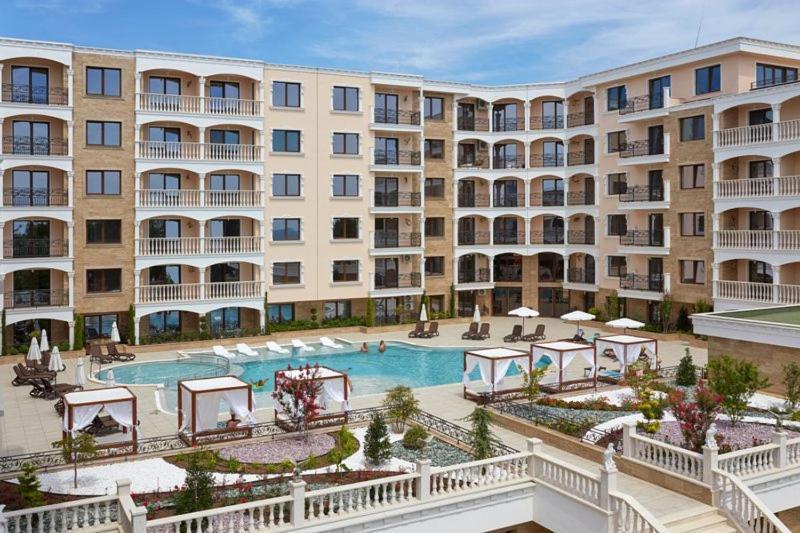 Valencia Gardens Deluxe דירה נסבר