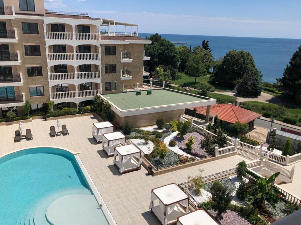 Valencia Gardens Deluxe נסבר